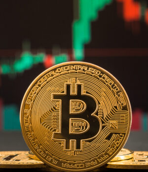 Bitcoin ETF investors hold strong despite a 25% BTC price drop: Here’s why