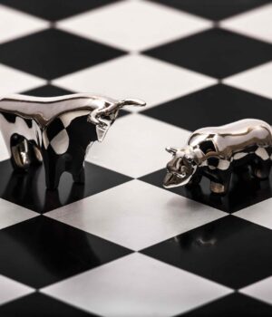 SOL, XRP Zoom 5% Higher as Bitcoin Grapples With $84K Level