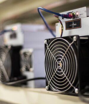 Hut 8 Doubles Bitcoin-Backed Loan With Coinbase to $130M, Locks in Lower Rate