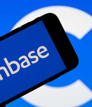 Coinbase Denies Attacking Binance as Alleged Media Leak Fuels Industry Tensions