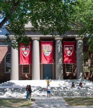 Harvard Professor and Ex-IMF Chief Economist Offers Excuses for Misjudging Bitcoin a Decade Ago