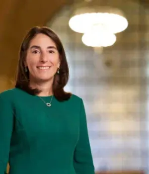 Fed’s Hammack Says ‘No’ to Rate Cut; Bitcoin Slips to Session Low Below $113K